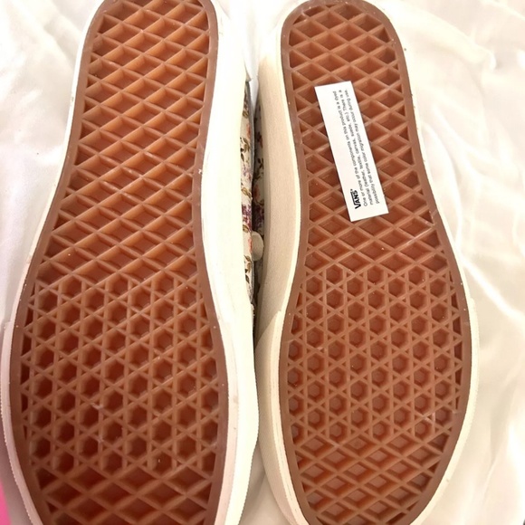 NEW Women’s Vans 6.5 White Suede Vintage Floral Marshmallow Shoes Lace Up - Picture 6 of 11